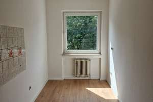 Attraktive 3-Zimmer-Wohnung - 1. Reihe zum Rhein mit Loggia – Alfred-Schütte-Allee 154, 51105 Poll, Köln – Vorschaubild 7
