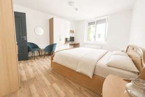 Attraktive 9-Zimmer-Wohnung mit 2 Dachterrassen, 2 Einbauküchen sowie 3 Nasszellen in zentraler Lage – Die vollständige Adresse der Immobilie erhältst du vom Anbieter., 70178 Rotebühl, Stuttgart – Vorschaubild 2