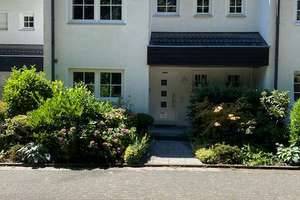 Gepflegtes Reihenmittelhaus in Eschborn mit Duplexgarage und 4,5 Zimmern. – Langer Weg 44, 65760 Eschborn – Vorschaubild 1