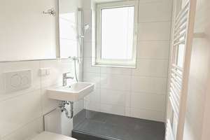 Sanierte 2-Zi-Whg mit neuer EBK & Balkon & Tageslichtbad | WG geeignet – Illerweg 10, 30519 Döhren, Hannover – Vorschaubild 4