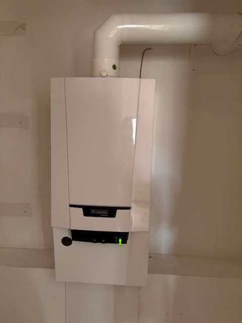 Renovierungsbedürftige, helle 2 Zi-Wohnung mit Balkon, Aufzug und TG-Stellplatz am Römerplatz!, Zwickau – Bild 2