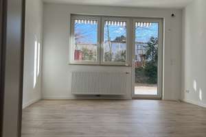 Schöne, geräumige zwei Zimmer Wohnung in Pforzheim, Buckenberg mit großem Garten + Terrasse. – Forlenweg 4, 75175 Buckenberg, Pforzheim – Vorschaubild 2