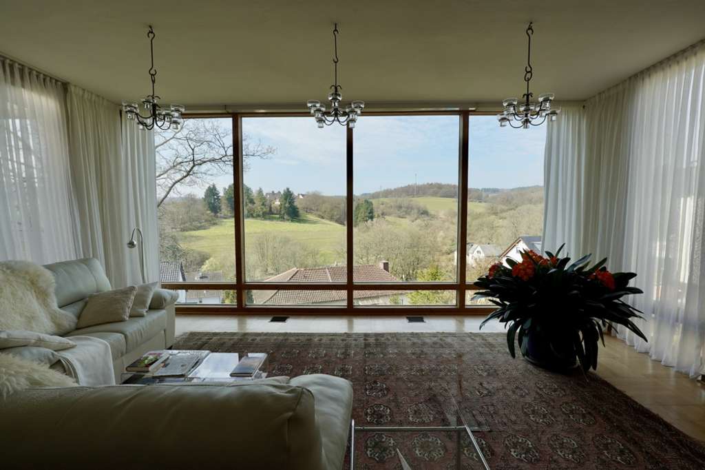 Immobilie in Schlangenbad - Haus in attraktiver Hanglage mit Weitblick und Garten in Schlangenbad-Wambach - Bild 4