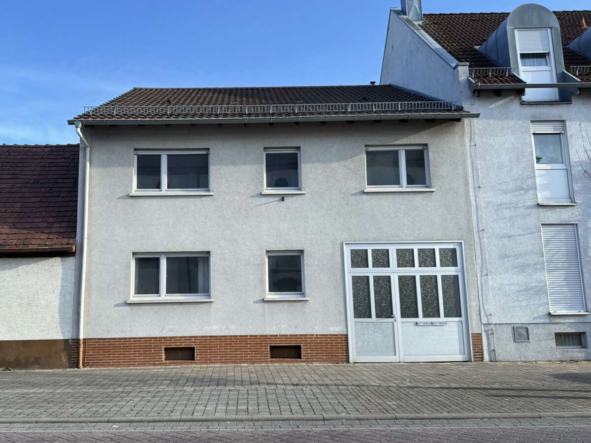 "Willkommen daheim!" Schönes 2-FH mit Garten, Garage, Balkon + Terrasse in zentraler Lage, Karlsruhe Kreis – Bild 3