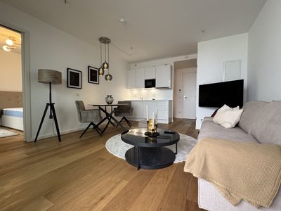 Elegantes Apartment im Eden Tower: 14. Stock, Skyline View & voll möbliert