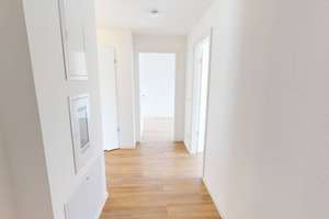 Modernes Wohnen: Lichtdurchflutete 3-Zimmer-Neubauwohnung mit Balkon und EBK – Paula-Straub-Str. 12, 78048 Villingen, Villingen-Schwenningen – Vorschaubild 3