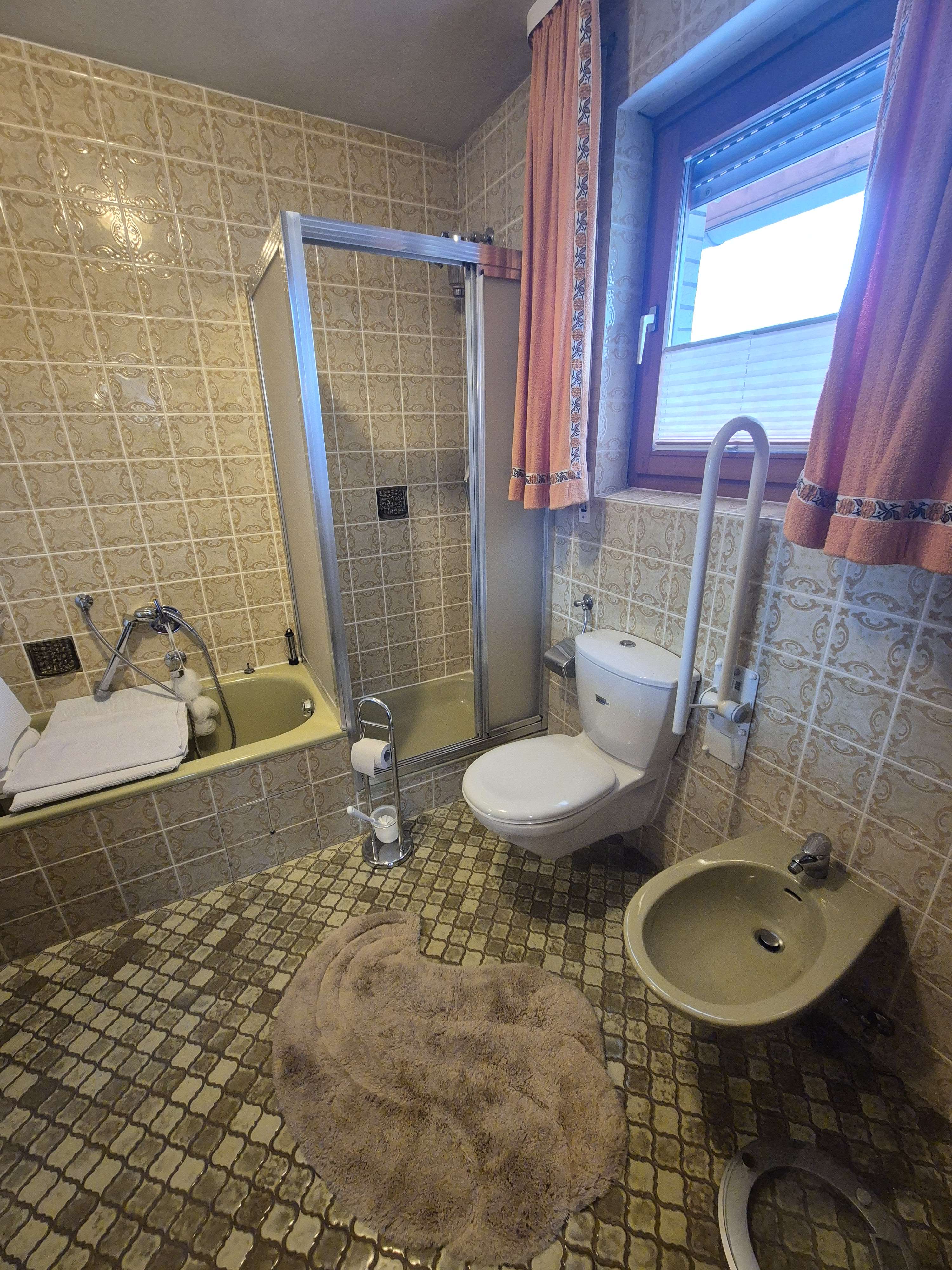 Immobilie in Giesen - Großzügiger Winkelbungalow mit Garage und Einliegerpotenzial in ruhiger Lage von Giesen-Hasede - Bild 6