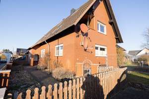 Freistehendes Einfamilienhaus mit zwei Garagen und Garten in Vechelade – Die vollständige Adresse der Immobilie erhältst du vom Anbieter., 38159 Vechelde – Vorschaubild 1