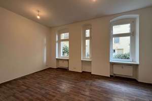 Bezugsfreie, großzügige 3-Zimmer-Erdgeschosswohnung im Altbau in Berlin-Weißensee!