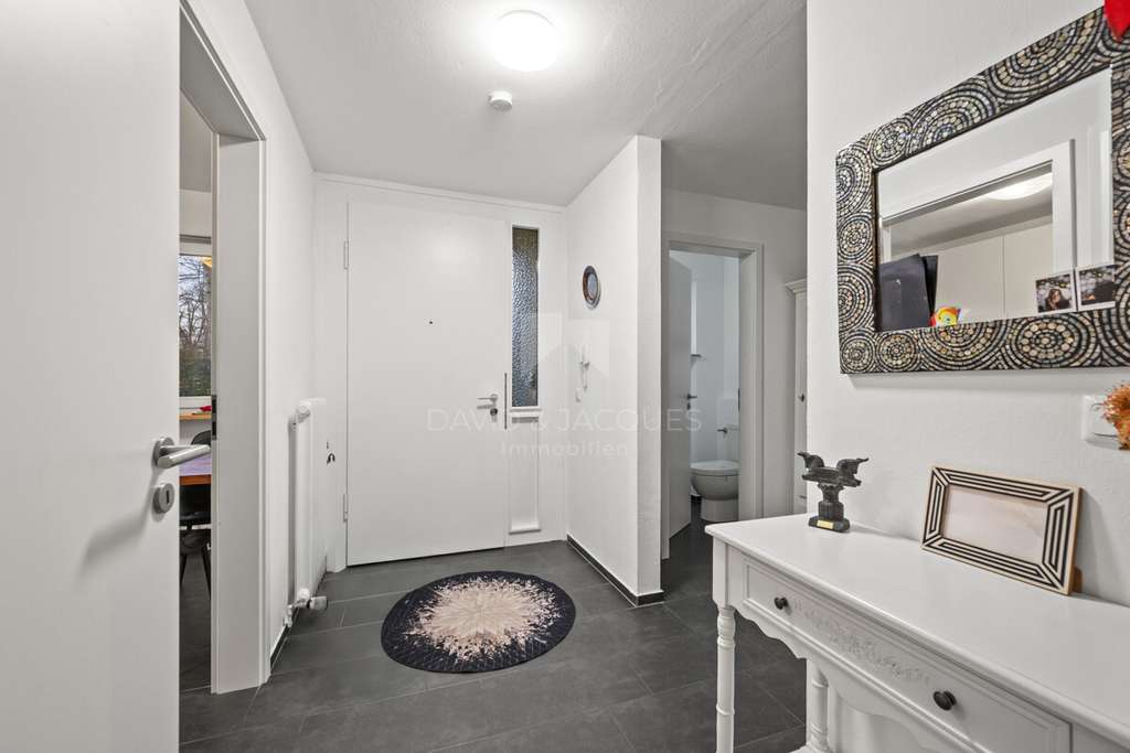 Immobilie in Oberhaching - Traumhaftes Zuhause mit weitläufigem Grundstück und großzügigem Raumangebot - Bild 4