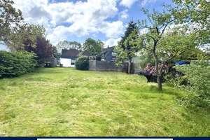 Bremerhaven-Speckenbüttel: Wohnen, gestalten oder neu bauen: Haus mit großem Garten und Zukunftschan