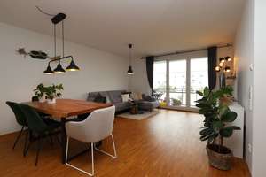 Sonnige 2-Zimmerwohnung mit Einbauküche und Südloggia – Die vollständige Adresse der Immobilie erhältst du vom Anbieter., 81737 Altperlach, München – Vorschaubild 2