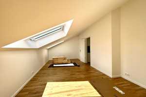 Moderne Dachgeschosswohnung mit Einbauküche im Erstbezug! – Gounodstraße 23, 10388 Berlin – Vorschaubild 14