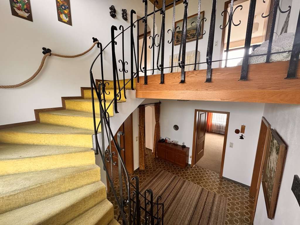 Immobilie in Osterhofen - Einfamilienhaus mit Keller in ruhiger Lage - Bild 2