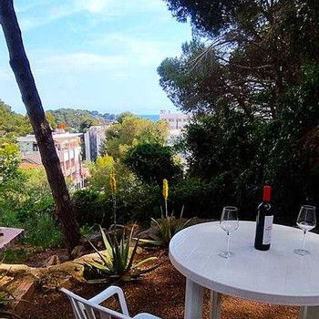 WOHNUNG MIT TERRASSE, GARTEN UND TEILWEISE MEERBLICK IN LLORET DE MAR
