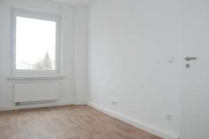 Helle 3-Raum-Wohnung mit Tageslichtbad und Balkon – Karl-Immermann-Str. 45, 9111 Zentrum, Chemnitz – Vorschaubild 3