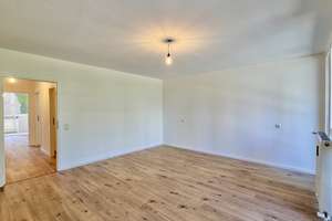 Vollständig renovierte 4-Zimmer-Wohnung im 3. OG mit 2 Balkonen und Garage in Köln-Weiden – Lübecker Str. 13, 50858 Weiden, Köln – Vorschaubild 11