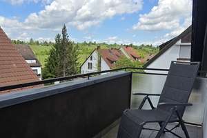 charmante Dachgeschosswohnung mit Balkon in kleiner Wohneinheit