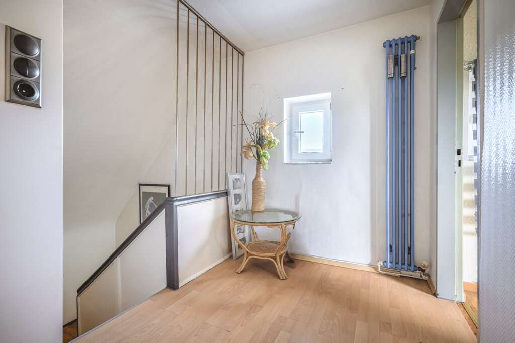 Immobilie in Aldenhoven - Großes, freistehendes Einfamilienhaus mit Einliegerwohnung und Garage  in Siersdorf - Bild 3