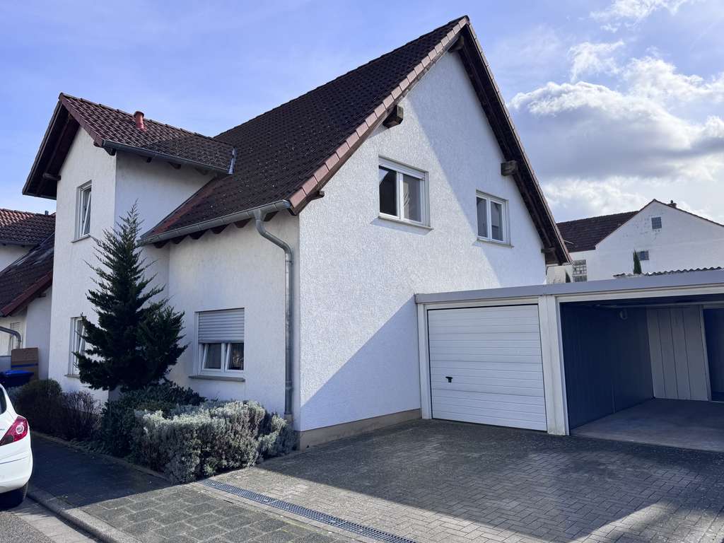 Immobilie in Harthausen - schöne Dachgeschoß-Wohnung mit Balkon und Garage SüdWestLage - Bild 0