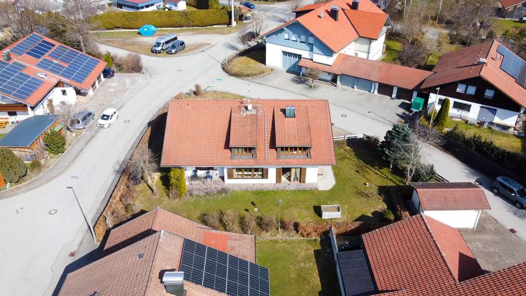 Immobilie in Unterthingau - Großzügiges Zweifamilienhaus mit wunderschönem Garten, Balkon und Doppelgarage in Unterthingau - Bild 4