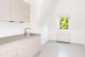 Direkt vom Eigentümer: Lichtdurchflutete Dachgeschosswohnung mit moderner Wohnküche – Daiserstraße 9, 81371 Sendlinger Feld, München – Vorschaubild 2