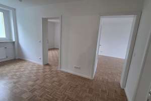 Helle 3-Zimmer-Wohnung mit Balkon und Aufzug  in Neuperlach! – Karl-Marx-Ring 53, 81735 Neuperlach, München – Vorschaubild 5