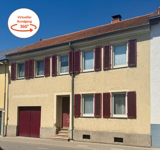 Älteres Reihenmittelhaus mit Aus- und Umbaupotential
in zentraler Lage von Wiesloch.