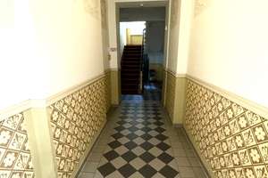 Bezugsfrei zum 01.07.2026 - Nahe Ostkreuz:  Ruhige 2-Zimmer-DG-Whg im Gartenhaus mit Balkon und Lift – Lenbachstr. 5a, 10245 Friedrichshain, Berlin – Vorschaubild 4