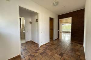 Wohnen auf zwei Ebenen: Gepflegte 3-Zimmer-Maisonettewohnung mit Loggia und Garage in Schönwald! – Die vollständige Adresse der Immobilie erhältst du vom Anbieter., 78141 Schönwald im Schwarzwald – Vorschaubild 2