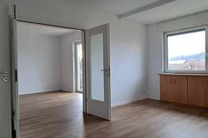 Modernisierte 4-Zimmer Wohnung zentral in Zuffenhausen - Balkon, Garage, Stellplatz und Gartenmitbe. – Rütlistr. ..., 70435 Zuffenhausen-Schützenbühl, Stuttgart – Vorschaubild 6