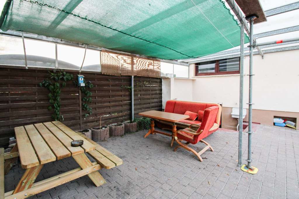 Immobilie in Böhl-Iggelheim - Einfamilienhaus mit 2 Garagen und großem überdachten Innenhof - Bild 3