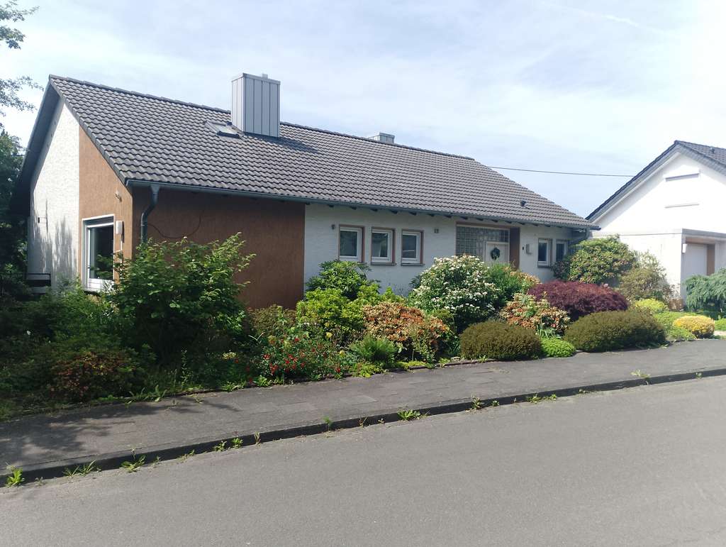 Teilmodernisiertes freistehendes Einfamilienhaus in Siegen Kaan Marienborn - PROVISIONSREI -