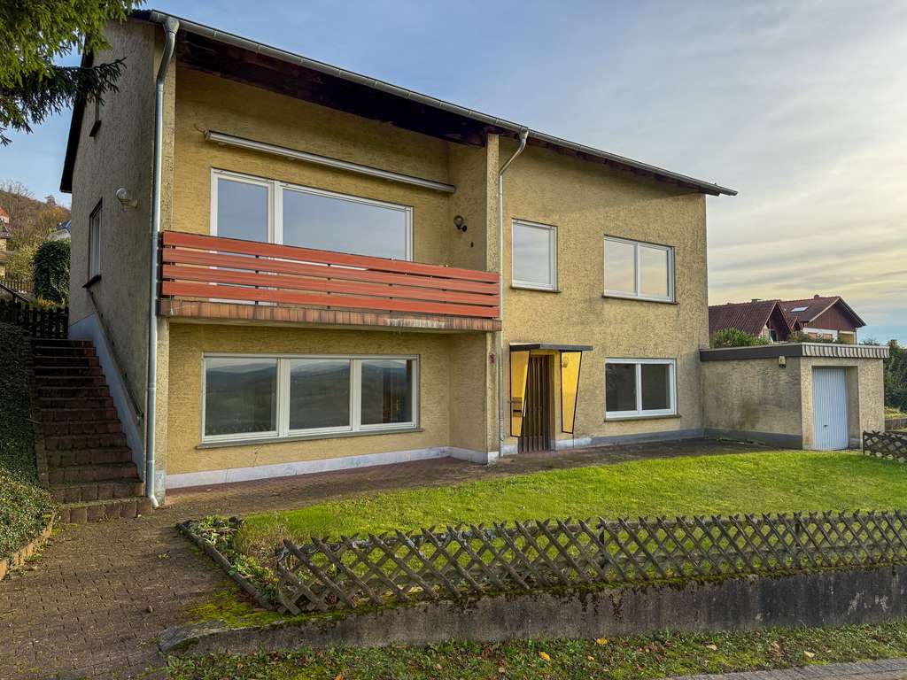 Immobilie in Schieder-Schwalenberg - Projekt Eigenheim: Einfamilienhaus mit Weitblick und Potenzial - Bild 1