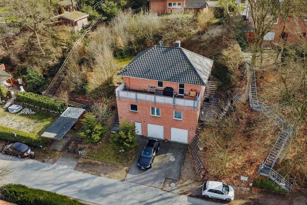Immobilie in Stelle - Modernes Wohnen in ruhiger Hanglage – Stilvolles Einfamilienhaus mit Dachterrasse - Bild 3