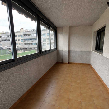 DREIZIMMERWOHNUNG MIT ZWEI BÄDERN, TERRASSE, GARAGE, KELLERABTEIL, POOL