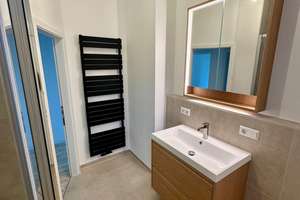 Erstbezug nach Sanierung: Stilvolle 3-Zimmerwohnung mit Balkon u. Küche