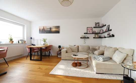 Wunderschön kernsanierte und helle Wohnung mit Ausblick!