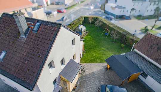 Bild von PROVISIONSFREI: Grundstück mit 2 Gebäuden, 2 Garagen (alles bezugsfrei) und Ausbaupotenzial