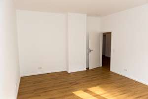 4-Zimmer-Wohnung (2021 komplett saniert) 300 m entfernt vom Hofgarten mit Balkon – 40479 Pempelfort, Düsseldorf – Vorschaubild 11