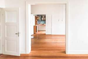 Wohnung mit viel Altbauflair und drei Balkonen in Düsternbrook – Die vollständige Adresse der Immobilie erhältst du vom Anbieter., 24105 Blücherplatz, Kiel – Vorschaubild 4