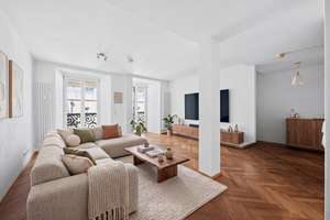 Exklusive 2,5-Zimmer-Altstadtwohnung mit Balkon in hochwertig saniertem Denkmalobjekt – Die vollständige Adresse der Immobilie erhältst du vom Anbieter., 93047 Innenstadt, Regensburg – Vorschaubild 4