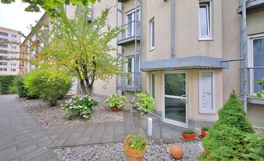 Vermietete 2ZKB-Wohnung mit 55 qm, Balkon, TG-Stellplatz, Keller, Aufzug in der Karlsruher Südwestst