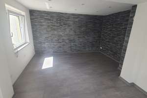 Charmante 3-Zimmer-Doppelhaushälfte in Engstingen – Neues Dach, EBK & Natur direkt um die Ecke! – Brunnenstraße 12, 72829 Engstingen – Vorschaubild 2