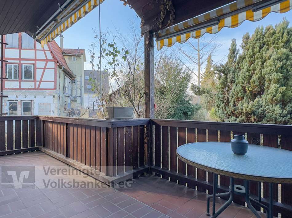 Überdachter Balkon