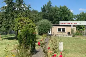 IMMOBERLIN.DE - Kleiner Bungalow und/oder Baugrundstück in herrlicher Lage – Berlin – Vorschaubild 1