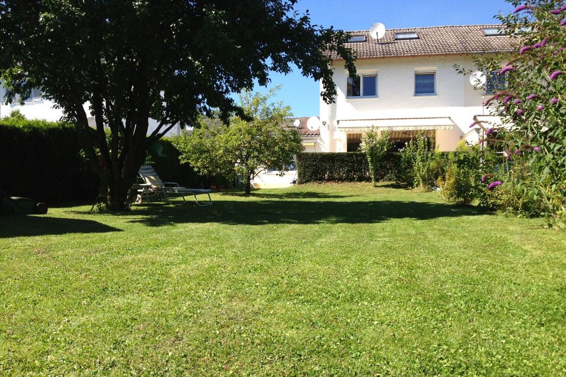 Reihenendhaus mit Traumgrundstück... V-E-R-K-A-U-F-T...