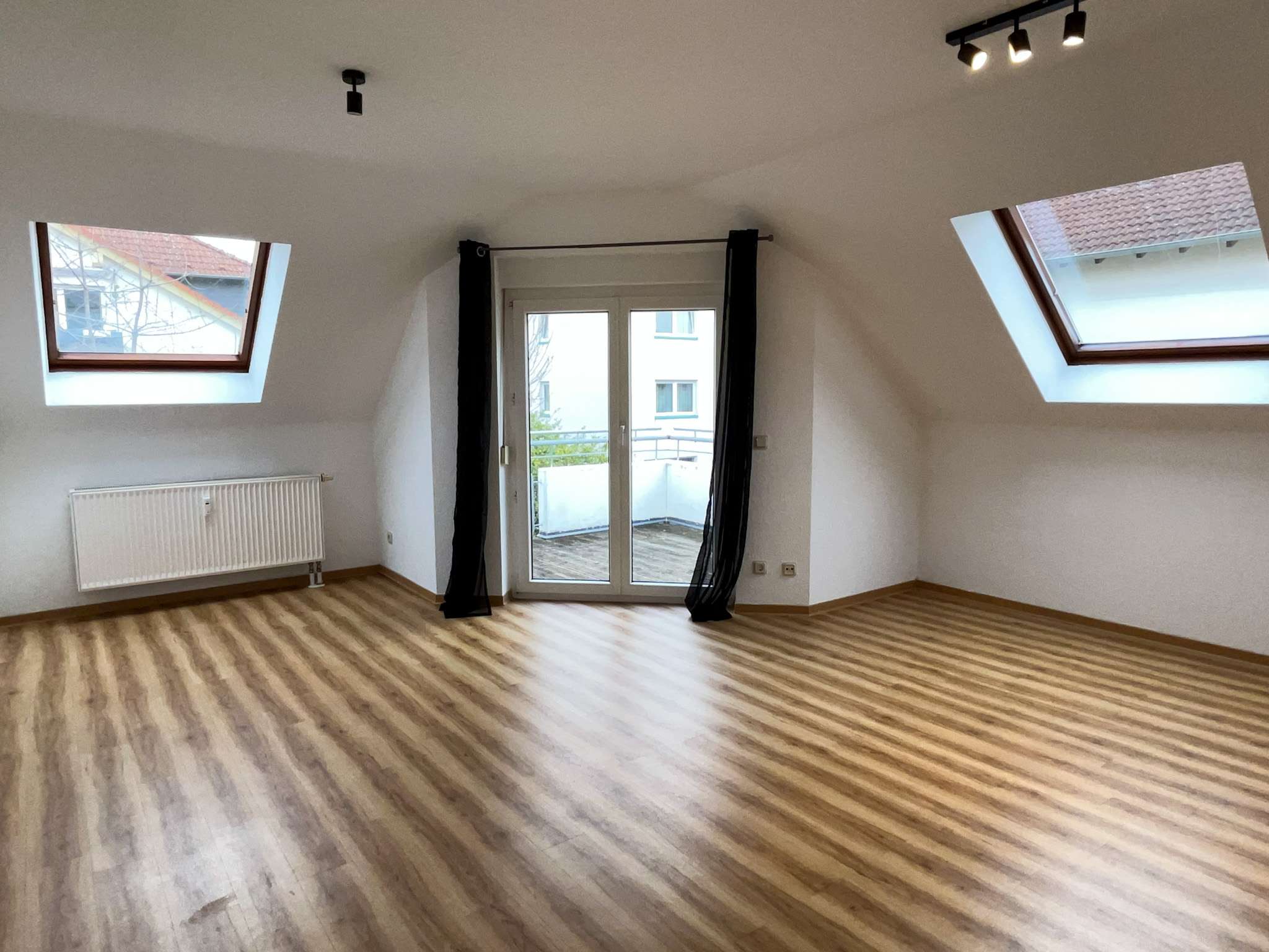 Immobilie in Kirchheimbolanden - EUPORA® Immobilien: -RESERVIERT- Helle Wohnung mit Dachloggia in Kirchheimbolanden. - Bild 4