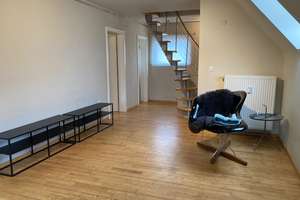 traumhafte Dachstudio-Wohnung mit Einbauküche, in Zweifamilienhaus **befristeter Zeitmietvertrag**