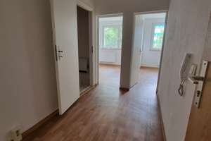 Günstige 3-Zimmer-Wohnung mit Balkon – Garbsener Str. 44, 39218 Schönebeck (Elbe) – Vorschaubild 1